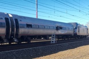 Neďaleko Philadelphie sa vykoľajil vlak spoločnosti Amtrak