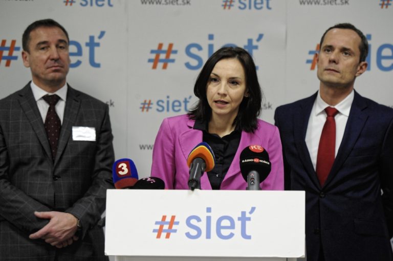 Rada regiónov strany SIEŤ vyslovila uznanie Procházkovi