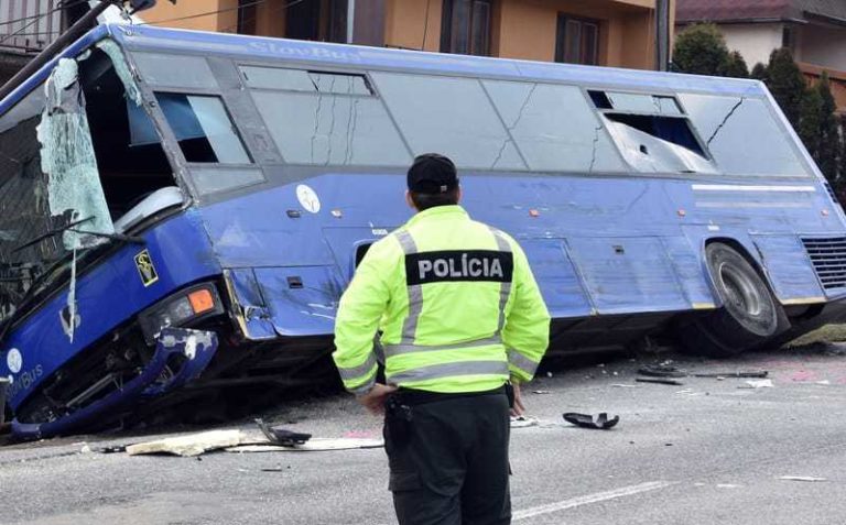 Sita nehoda autobusu.jpg