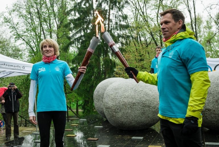 Štafeta Rio 2016 začali svoju púť, oheň zapálil Martikán