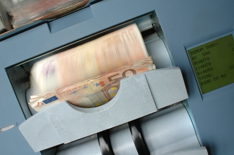Bankomat, peniaze, euro