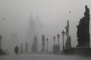 Búrka v Prahe