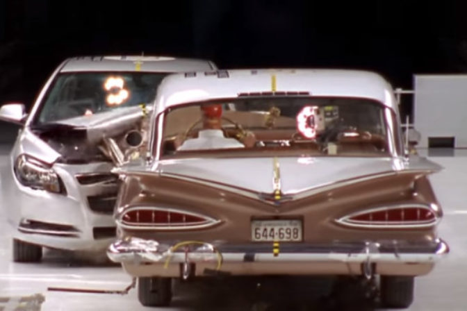 Crash test ako dopadne auto z roku 1959 v celnom strete s autom z roku 2009.png