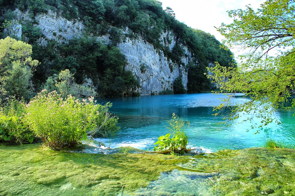 Lake 1272680_960_720.jpg