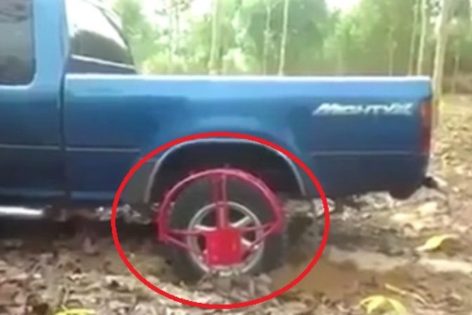 Nastroj na koleso proti presmykovaniu v blate.jpg