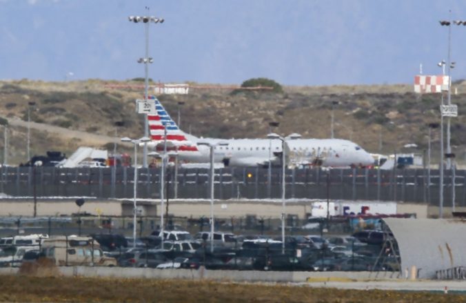 Pre bombovú hrozbu prehľadali lietadlo American Airlines