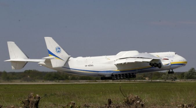 V Prahe pristálo najväčšie lietadlo na svete An 225 Mrija