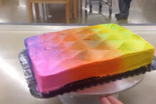 Video: Torta meniaca farbu? Takto si ju vyrobíte!