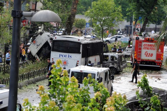Bombový útok na policajné vozidlo v Istanbule