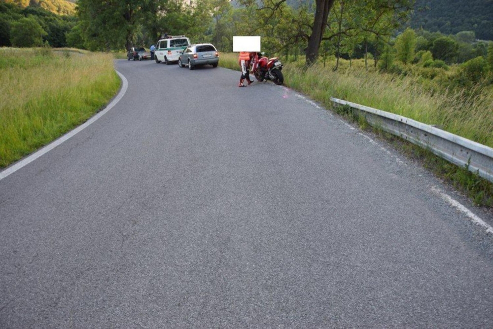 Cyklista zo Zvolena neprežil čelnú zrážku s autom