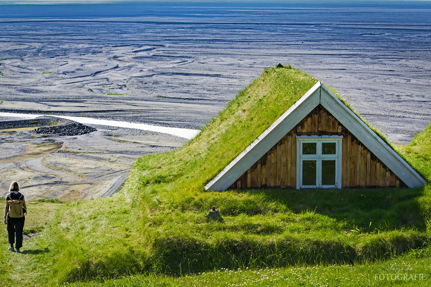 Grass roofs scandinavia 15 575fe6f34ad04__880.jpg