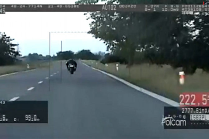 Motorkar prekrocil rychlost o 222 km.png
