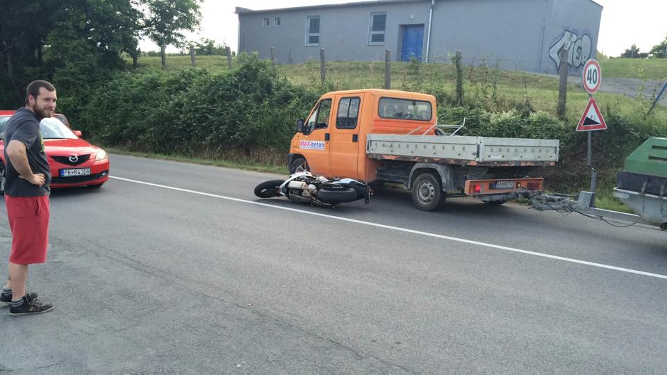 Nehoda motorkara.jpg