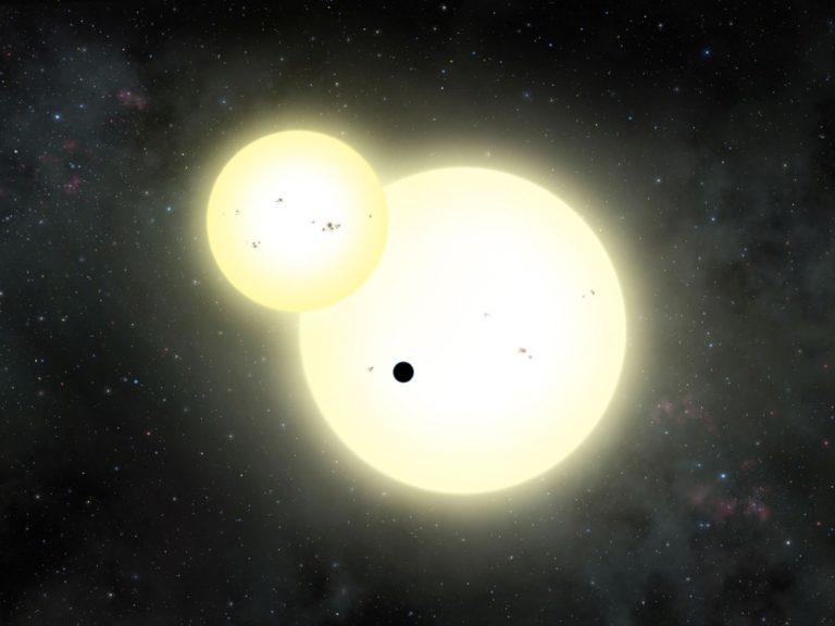 Objavili najväčšiu exoplanétu obiehajúcu okolo dvojhviezdy