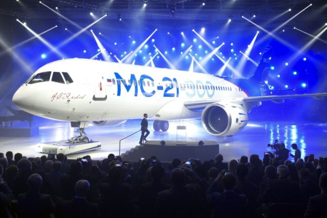 Rusi predstavili nové lietadlo MS 21 300