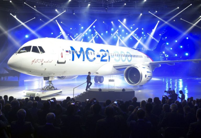 Rusi predstavili nové lietadlo MS 21 300