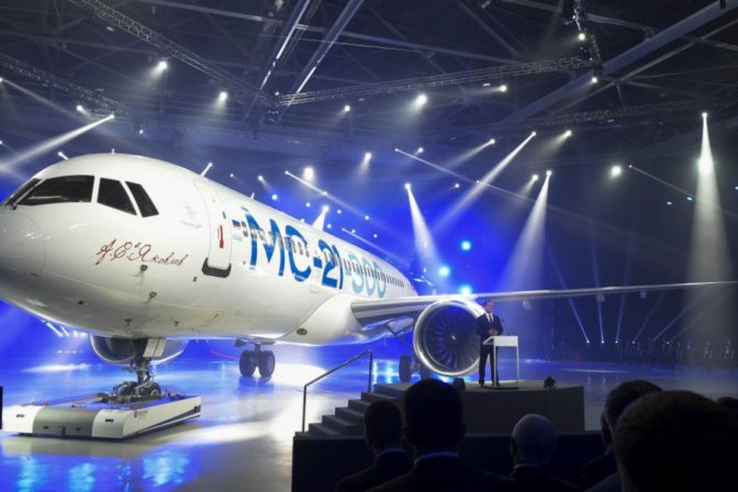 Rusi predstavili nové lietadlo MS 21 300