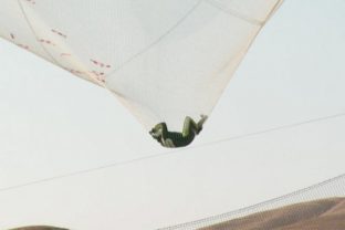 Americký parašutista zoskočil bez padáka z rekordnej výšky