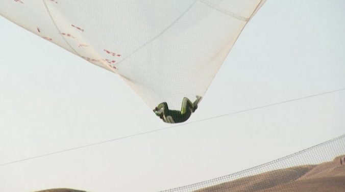 Americký parašutista zoskočil bez padáka z rekordnej výšky