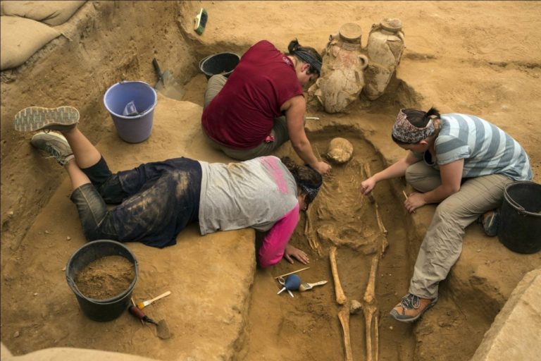 Archeológovia po prvý raz objavili cintorín Filištíncov