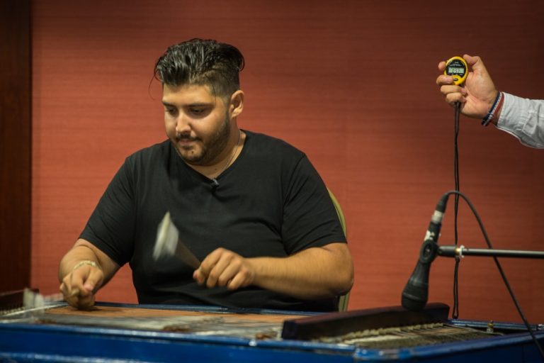 Fery Reiner zahral na cimbale Let čmeliaka za 59,1 sekundy