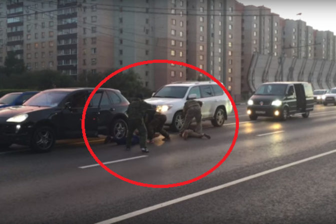 Frajeri sa chceli matit. spacifikovali ich vycviceni kuklaci.png