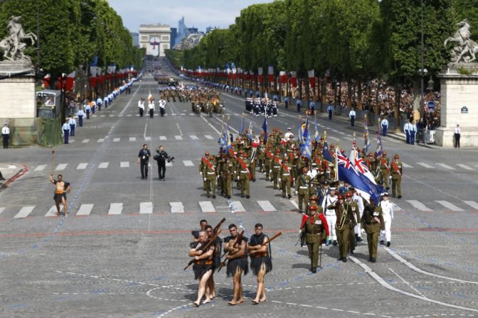 Francúzsko oslávilo Deň Bastily vojenskou prehliadku na Champs Élysées