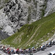 Froome sa v Pyrenejách dostal do žltého dresu