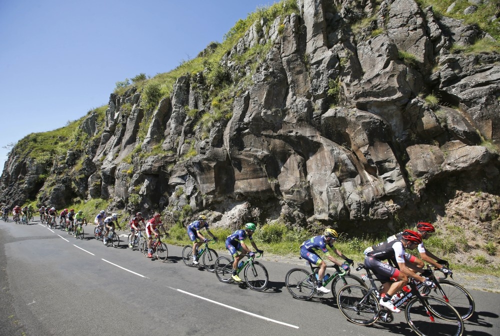Greg Van Avermaet vyzliekol Sagana na Tour de France zo žltého dresu