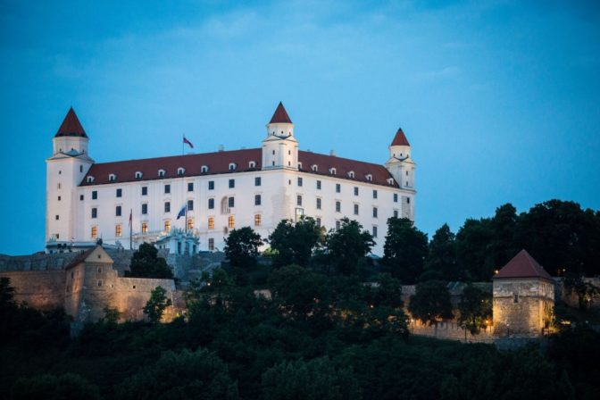 K štartu predsedníctva Slovenska v EÚ nasvietili Bratislavský hrad