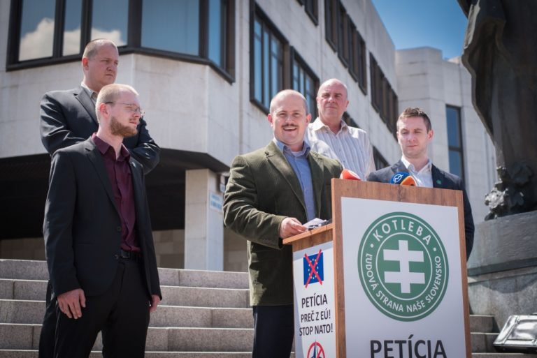 Kotlebovci spúšťajú petíciu o vystúpení Slovenska z EÚ