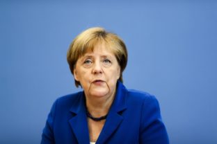 Merkelová: Útoky vykonané utečencami potupili Nemecko