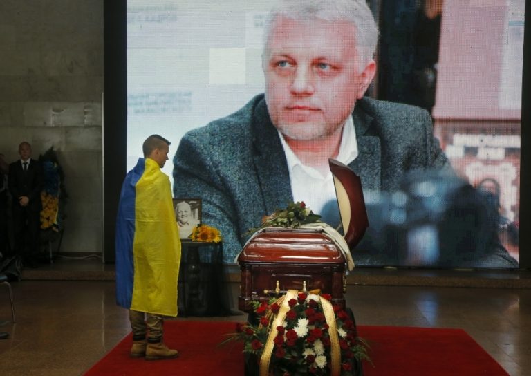 Na Ukrajine sa rozlúčili s novinárom Pavlom Šeremetom