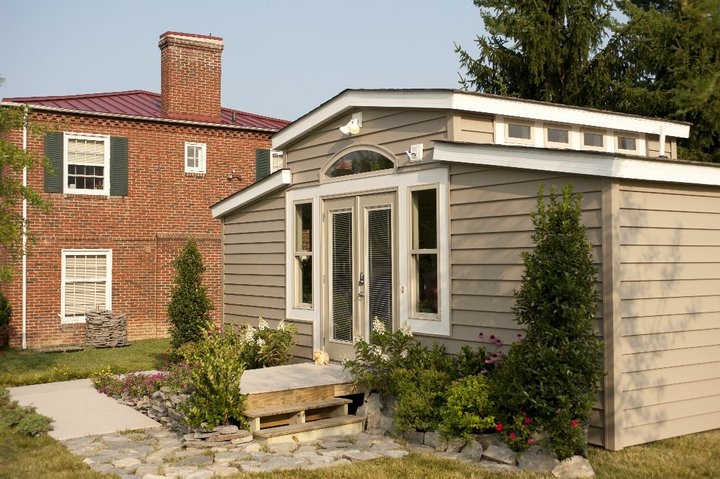 Nemali miesto v dome pre babku. Preto našli úžasné riešenie!