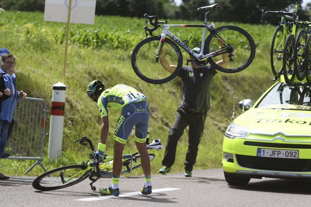 Peter Sagan začal Tour de France tretím miestom, špurt poznačil pád