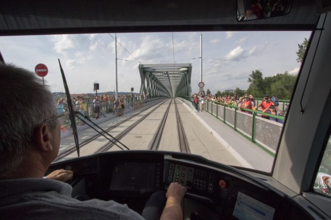 Po Starom moste sa previezli prví cestujúci