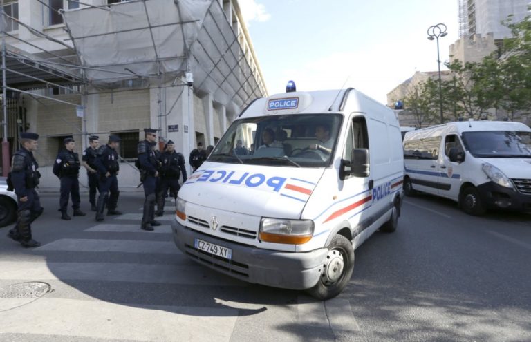 Polícia
