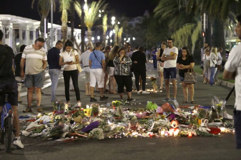 Promenáda v Nice, kde došlo k útoku, je opäť otvorená