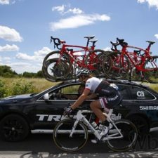 Skrátenú 12. etapu na záver oživil líder Tour de France