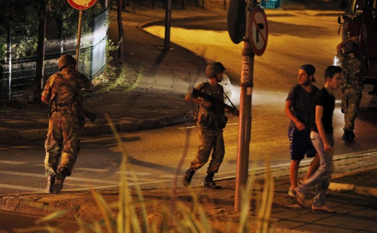 Frakcia armády sa v Turecku pokúsila o štátny prevrat