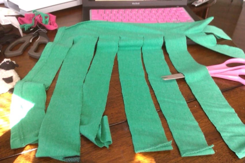 Vyrobte si tento krásny koberček pomocou starých tričiek!