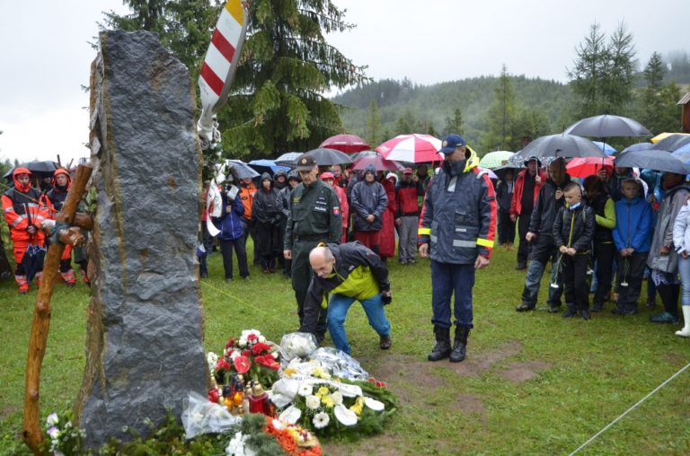 Záchranári po roku spomínajú na svojich mŕtvych kolegov