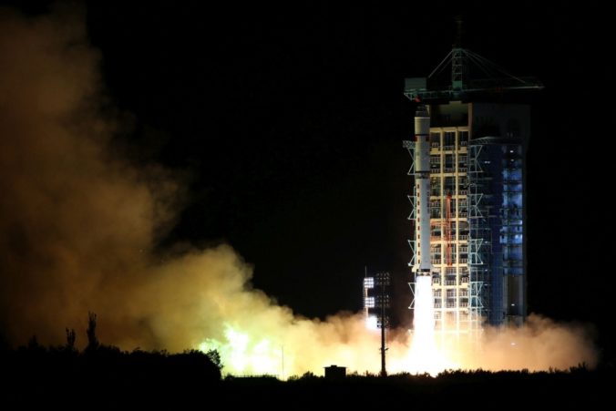 Čína vypustila družicu, komunikuje kvantovou kryptografiou