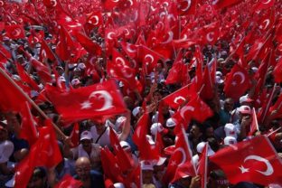 Demonštrácia proti pokusu o prevrat v Turecku