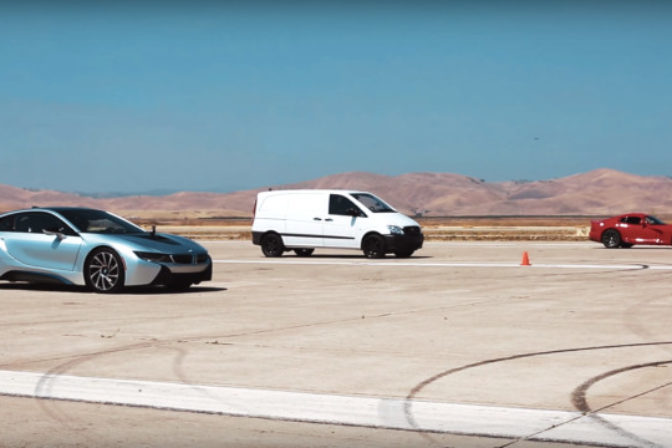 Elektricka dodavka zrychluje lepsie ako dodge viper alebo bmw i8.png