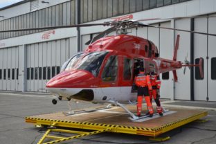 Na pomoc zraneným bude lietať nový vrtuľník