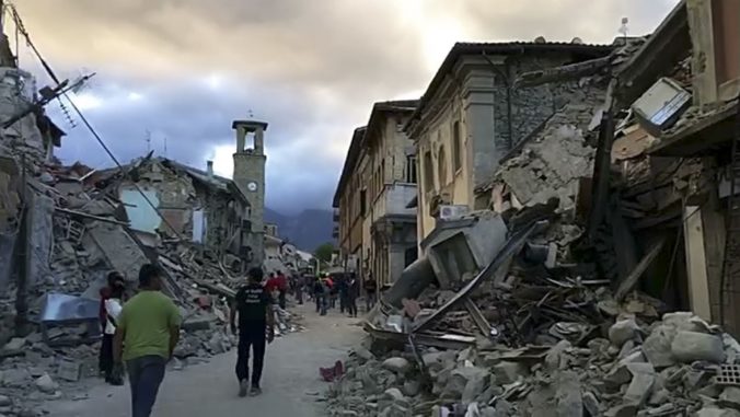 Taliansko zasiahlo silné zemetrasenie, otrasy cítili aj v Ríme