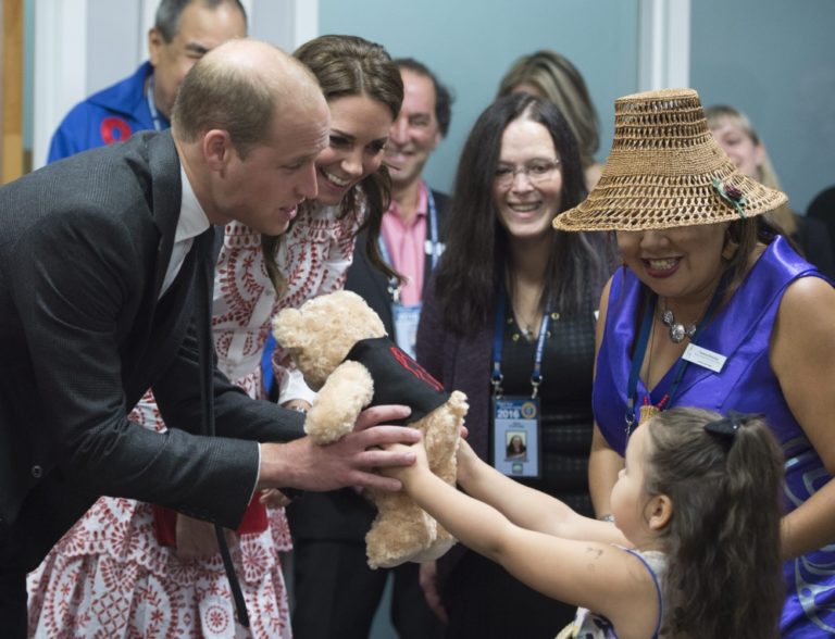 Britský princ William a Kate sa stretli s utečencami