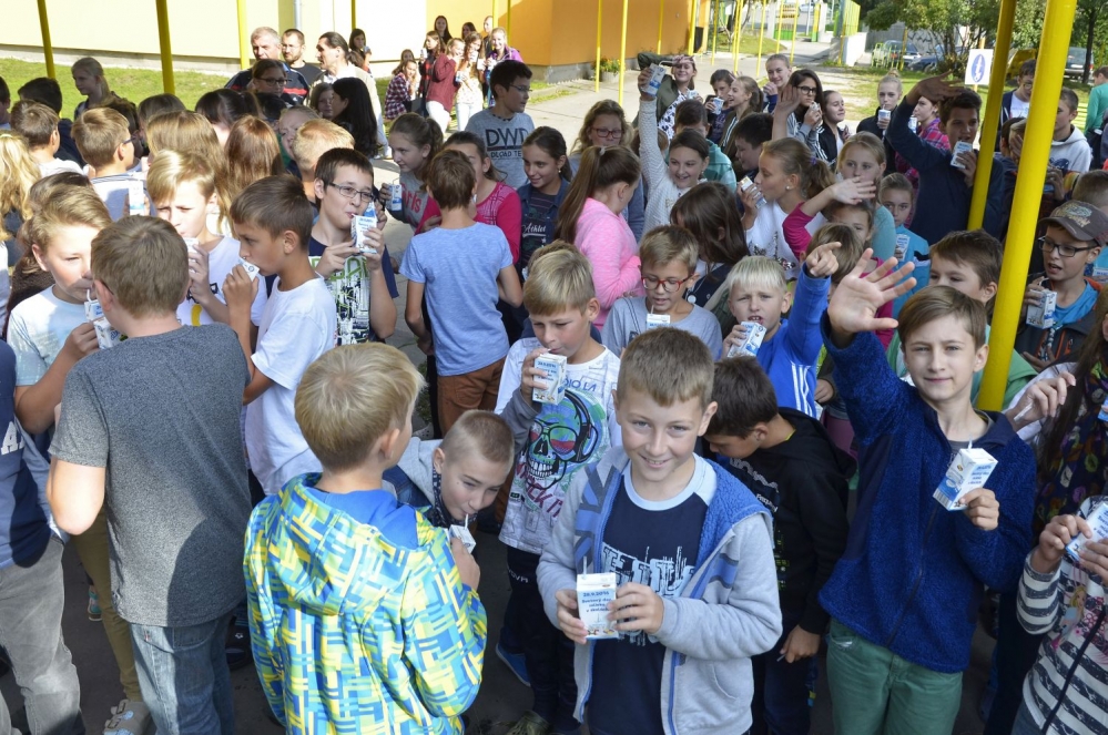Deti v Spišskej Novej Vsi vytvorili rekord v pití mlieka