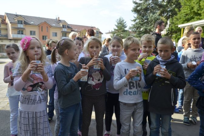 Deti v Spišskej Novej Vsi vytvorili rekord v pití mlieka